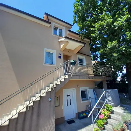 Appartaments Lion Apartament *